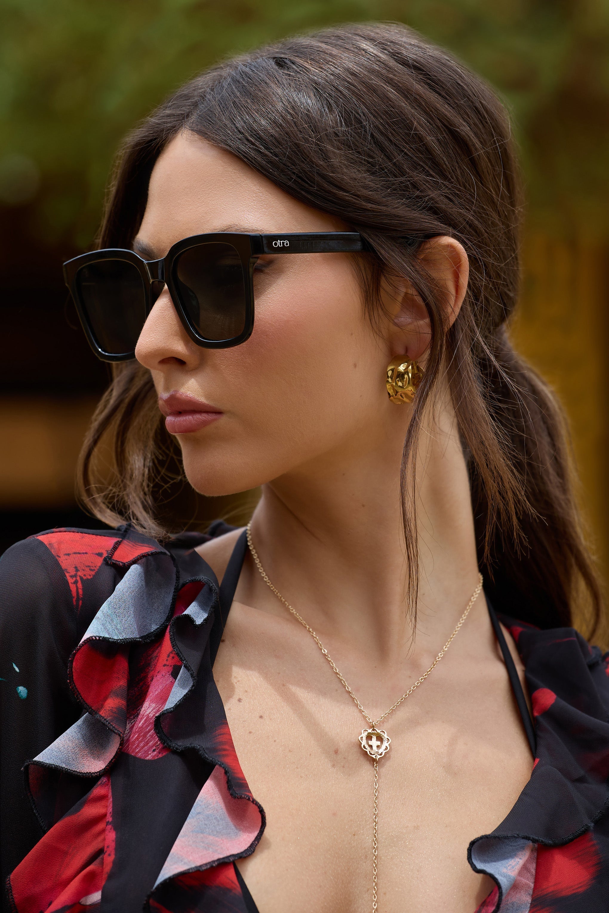 Fyn Otra Black Oversized Classic Square Sunglasses